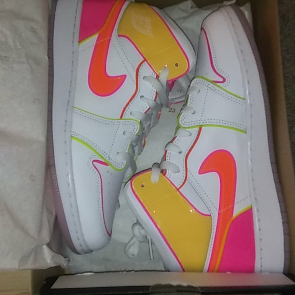 Jordan 1 mid